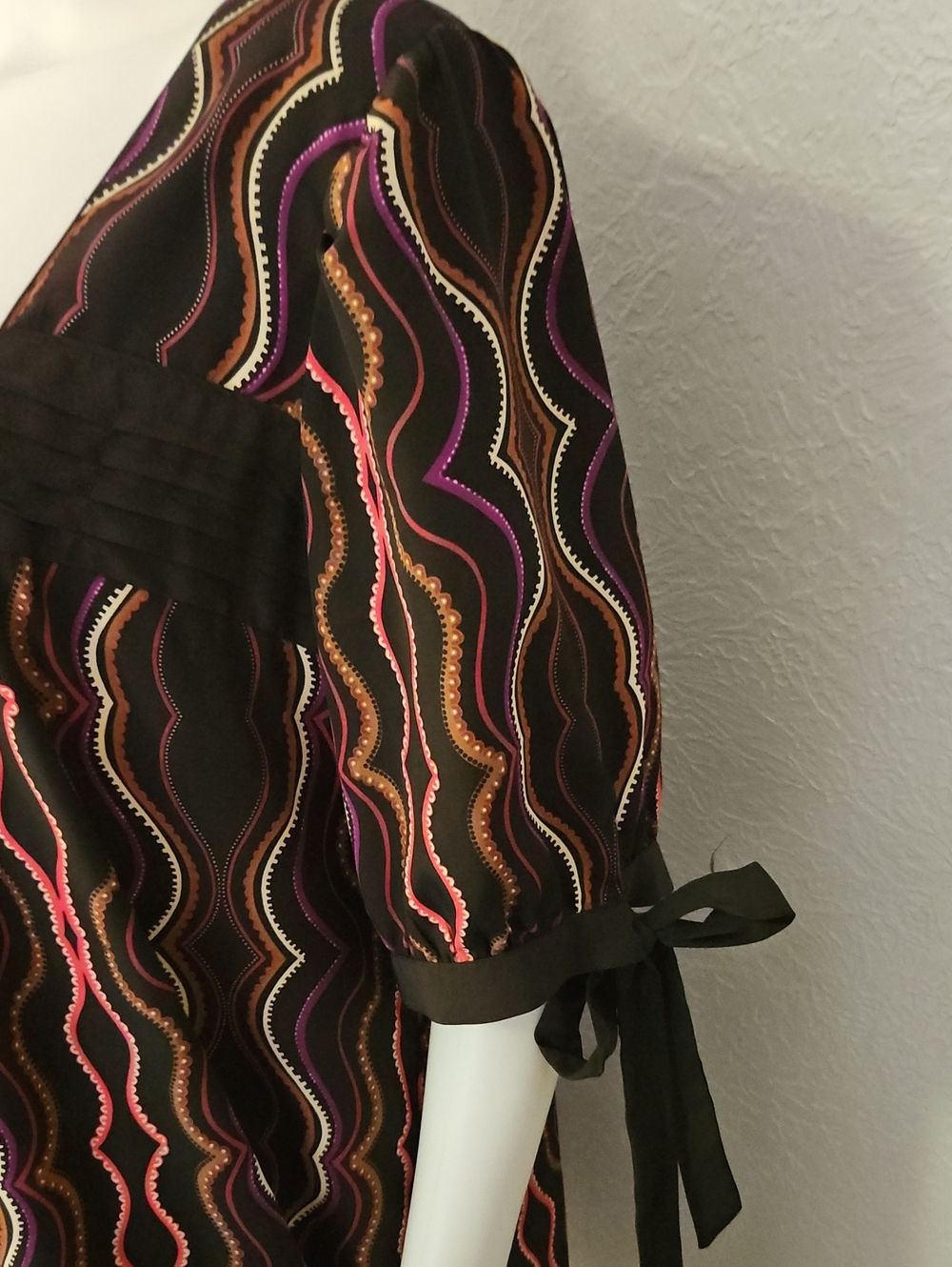 ELLE Retro Wavy Mod Multicolor Shift Dress - Picture 8 of 12